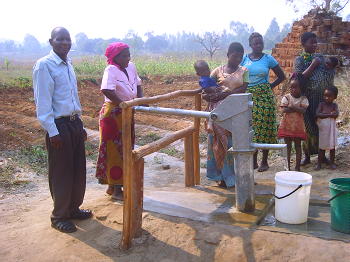 http://lifenets.org/malawi/maere-well/a%20Mr%20Maere%20%28left%29%20with%20her%20wife%20%28right%29%20standing%20at%20a%20well%20donated%20by%20Lifenets.jpg